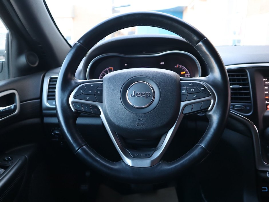 2021 Jeep Grand Cherokee LAREDO IN BRIGHT WHITE EQUIPPED 3.6L V6 , 4X4 , 8SPD TF AUTO , BSM/RCPD , BACKUP CAM , PARK SENSE REAR , HEATED SEATS + SW , KEY-23