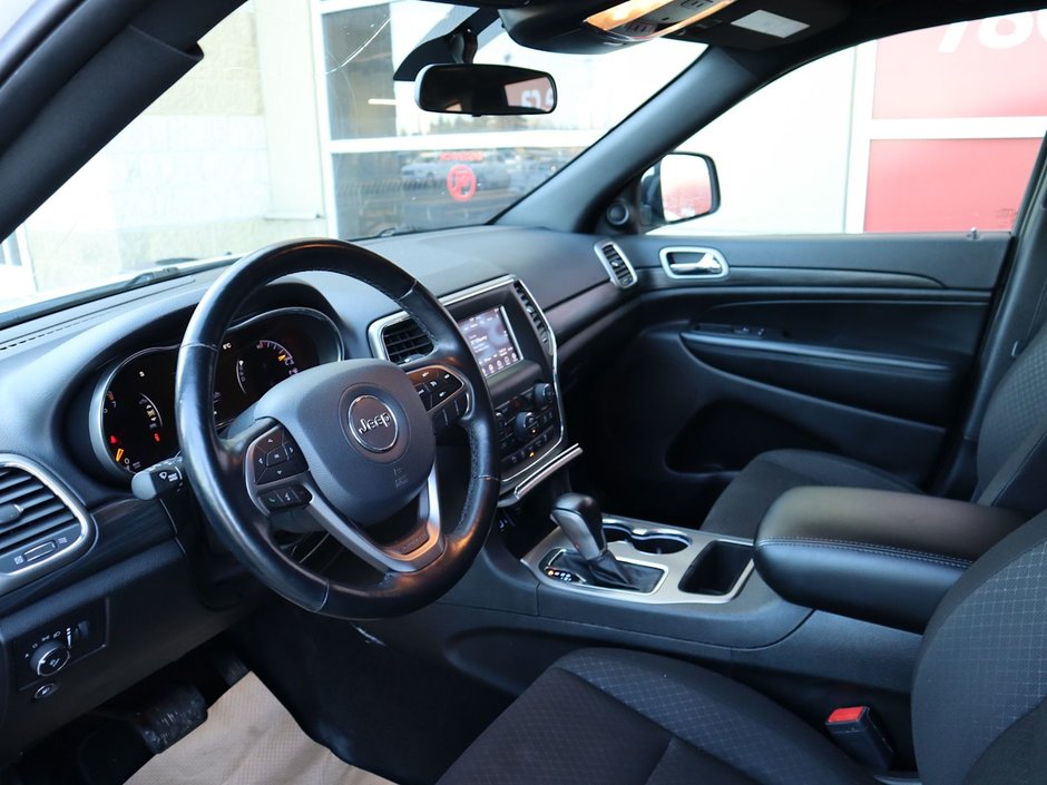 2021 Jeep Grand Cherokee LAREDO IN BRIGHT WHITE EQUIPPED 3.6L V6 , 4X4 , 8SPD TF AUTO , BSM/RCPD , BACKUP CAM , PARK SENSE REAR , HEATED SEATS + SW , KEY-14