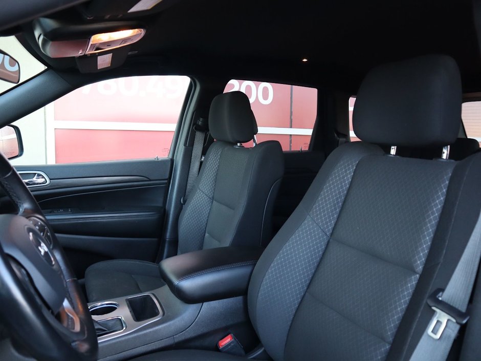 2021 Jeep Grand Cherokee LAREDO IN BRIGHT WHITE EQUIPPED 3.6L V6 , 4X4 , 8SPD TF AUTO , BSM/RCPD , BACKUP CAM , PARK SENSE REAR , HEATED SEATS + SW , KEY-16