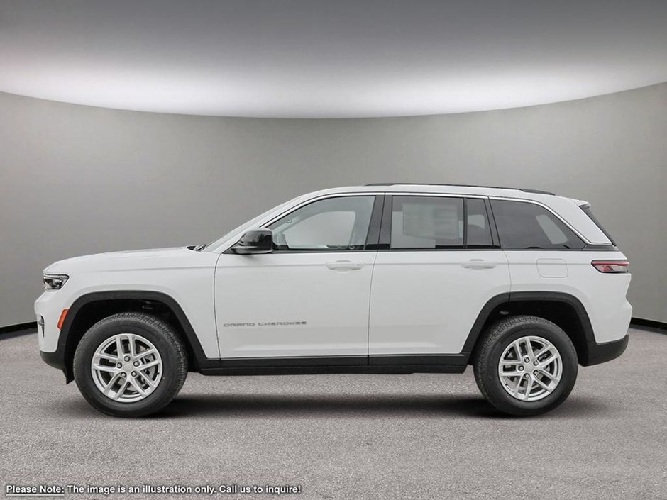 2024 Jeep Grand Cherokee LAREDO IN BRIGHT WHITE EQUIPPED WITH A 3.6L V6 , 4X4 , 8SPD TF AUTO , 18INCH RIMS , HEATED SEATS + SW , DIGITAL DASH , ADV CRUIS-2