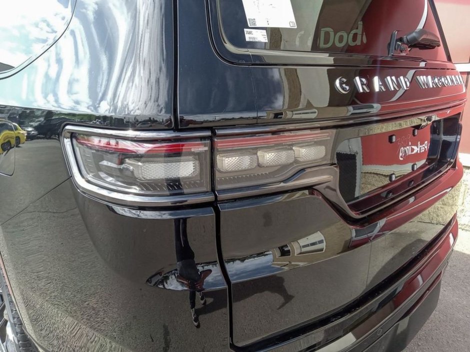 2024 Jeep Grand Wagoneer L SERIES II OBSIDIAN IN DIAMOND BLACK EQUIPPED WITH A 3.0L HURRICANE TWIN TURBO V6 , 4X4 , 8SPD AUTO , DUAL SEATBACK DVD ENTERTAIN-10