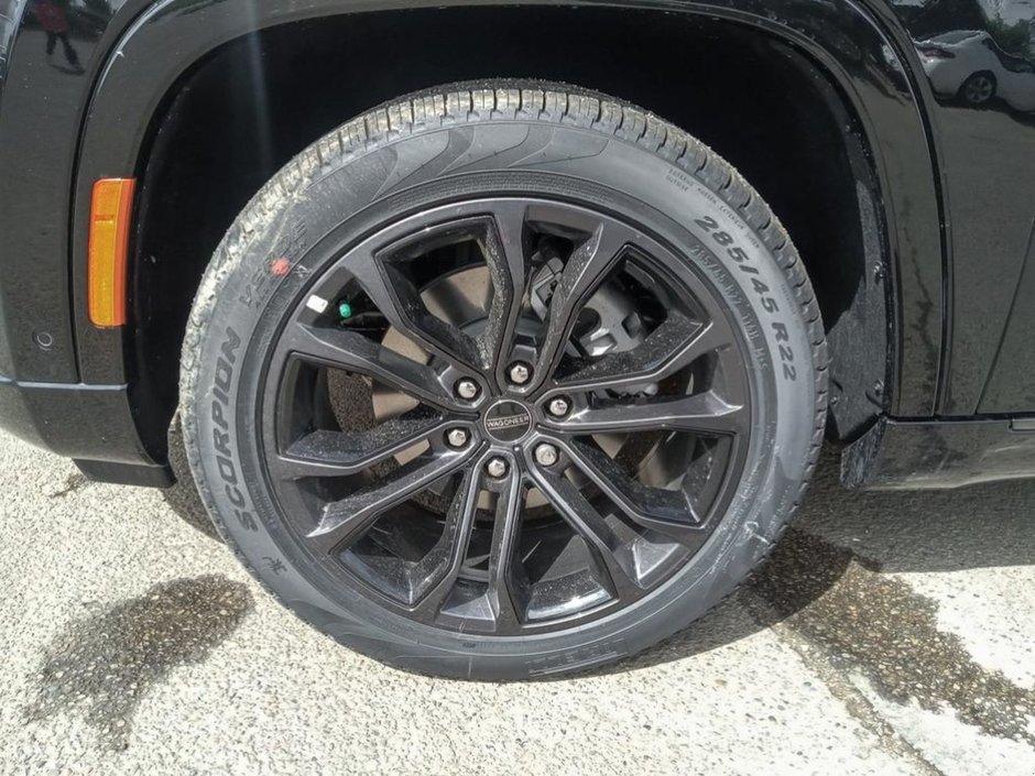 2024 Jeep Grand Wagoneer L SERIES II OBSIDIAN IN DIAMOND BLACK EQUIPPED WITH A 3.0L HURRICANE TWIN TURBO V6 , 4X4 , 8SPD AUTO , DUAL SEATBACK DVD ENTERTAIN-5