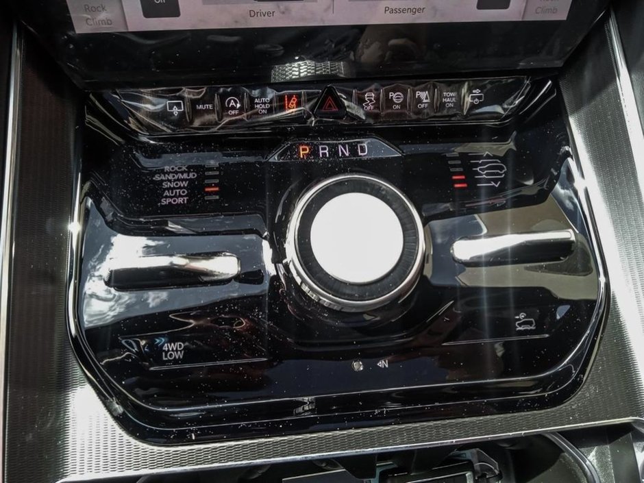 2024 Jeep Grand Wagoneer L SERIES II OBSIDIAN IN DIAMOND BLACK EQUIPPED WITH A 3.0L HURRICANE TWIN TURBO V6 , 4X4 , 8SPD AUTO , DUAL SEATBACK DVD ENTERTAIN-17