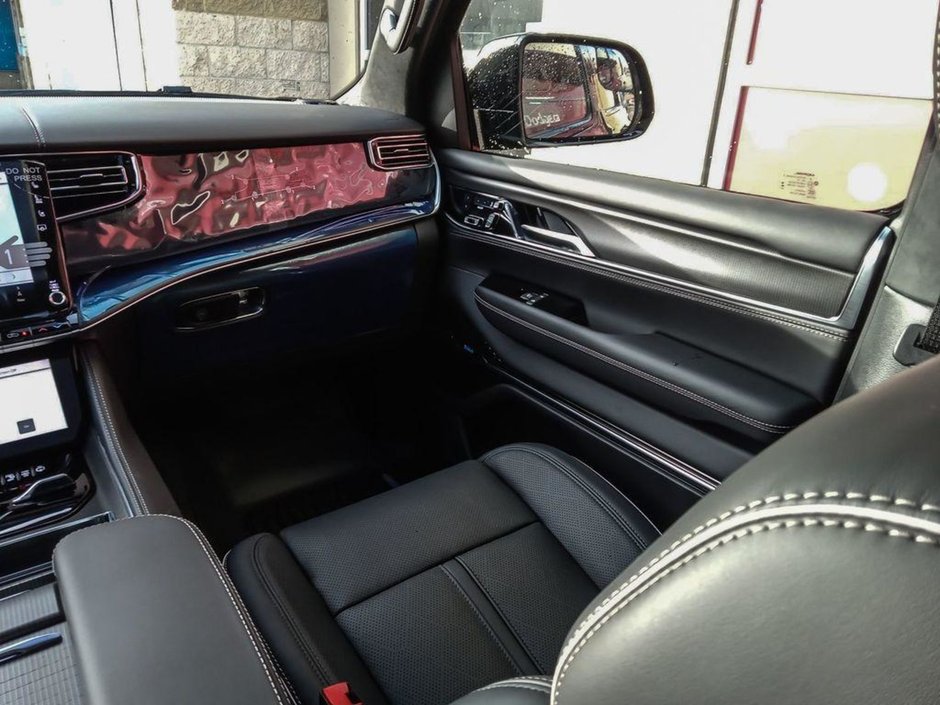 2024 Jeep Grand Wagoneer SERIES II OBSIDIAN IN BALTIC GREY EQUIPPED WITH A 3.0L TWIN TURBO I6 , 4X4 , 8SPD AUTO , FLEX SEATING GROUP , CONVENIENCE GROUP-24