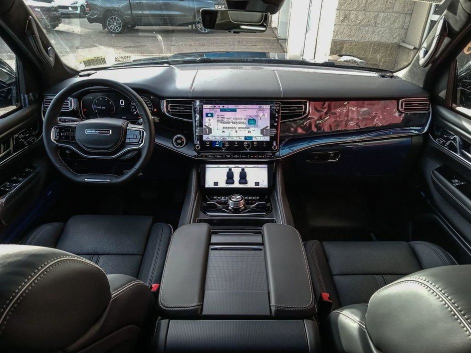 2024 Jeep Grand Wagoneer SERIES II OBSIDIAN IN BALTIC GREY EQUIPPED WITH A 3.0L TWIN TURBO I6 , 4X4 , 8SPD AUTO , FLEX SEATING GROUP , CONVENIENCE GROUP-23