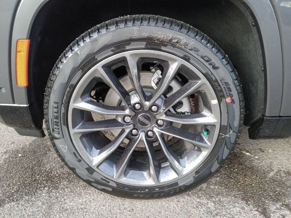 2024 Jeep Grand Wagoneer SERIES II OBSIDIAN IN BALTIC GREY EQUIPPED WITH A 3.0L TWIN TURBO I6 , 4X4 , 8SPD AUTO , FLEX SEATING GROUP , CONVENIENCE GROUP-5