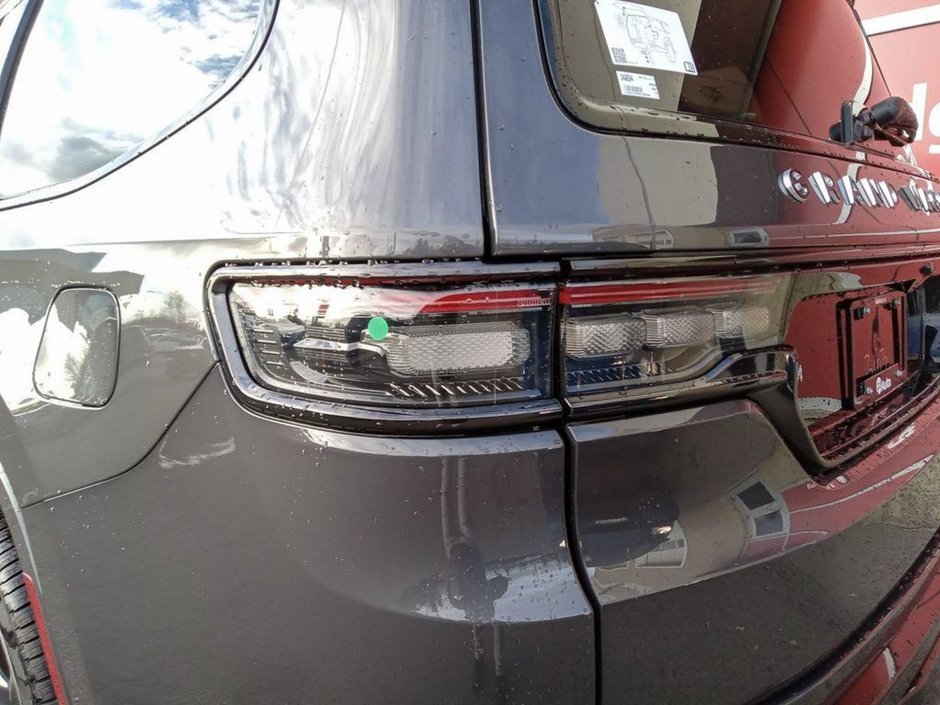 2024 Jeep Grand Wagoneer SERIES II OBSIDIAN IN BALTIC GREY EQUIPPED WITH A 3.0L TWIN TURBO I6 , 4X4 , 8SPD AUTO , FLEX SEATING GROUP , CONVENIENCE GROUP-10