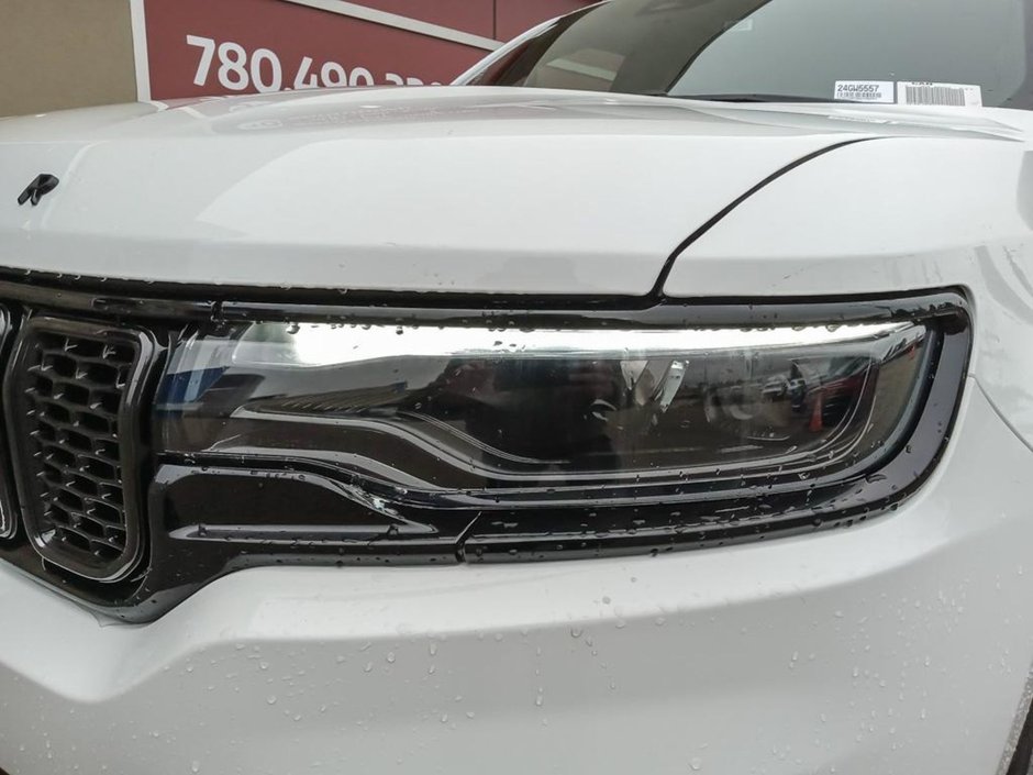 2024 Jeep Wagoneer L SERIES II CARBIDE IN BRIGHT WHITE EQUIPPED WITH A 3.0L TWIN TURBO I6 , 4X4 , 8SPD AUTO , 22INVH RIMS , FLEX SEATING GROUP , THRE-7