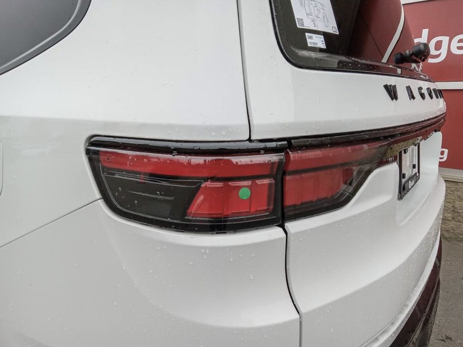 2024 Jeep Wagoneer L SERIES II CARBIDE IN BRIGHT WHITE EQUIPPED WITH A 3.0L TWIN TURBO I6 , 4X4 , 8SPD AUTO , 22INVH RIMS , FLEX SEATING GROUP , THRE-10