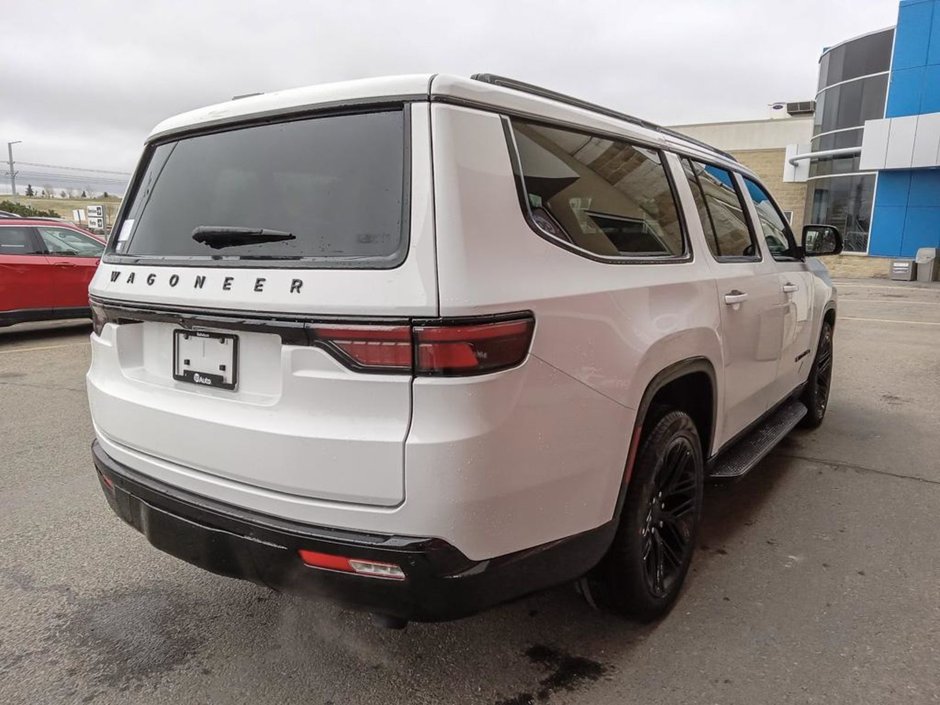 2024 Jeep Wagoneer L SERIES II CARBIDE IN BRIGHT WHITE EQUIPPED WITH A 3.0L TWIN TURBO I6 , 4X4 , 8SPD AUTO , 22INVH RIMS , FLEX SEATING GROUP , THRE-27