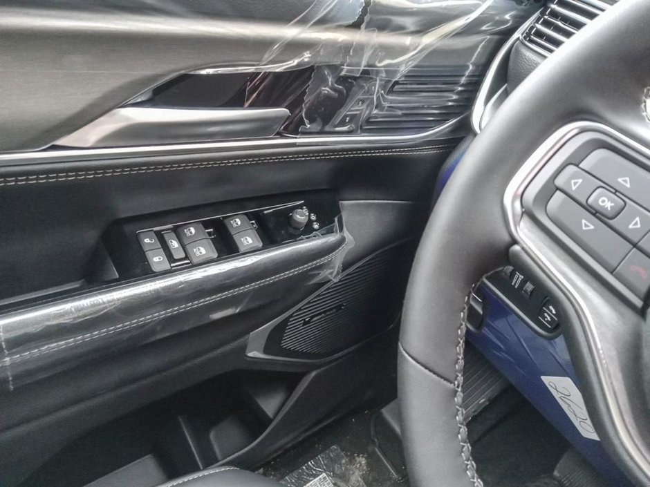 2024 Jeep Wagoneer L SERIES II CARBIDE IN BRIGHT WHITE EQUIPPED WITH A 3.0L TWIN TURBO I6 , 4X4 , 8SPD AUTO , 22INVH RIMS , FLEX SEATING GROUP , THRE-16