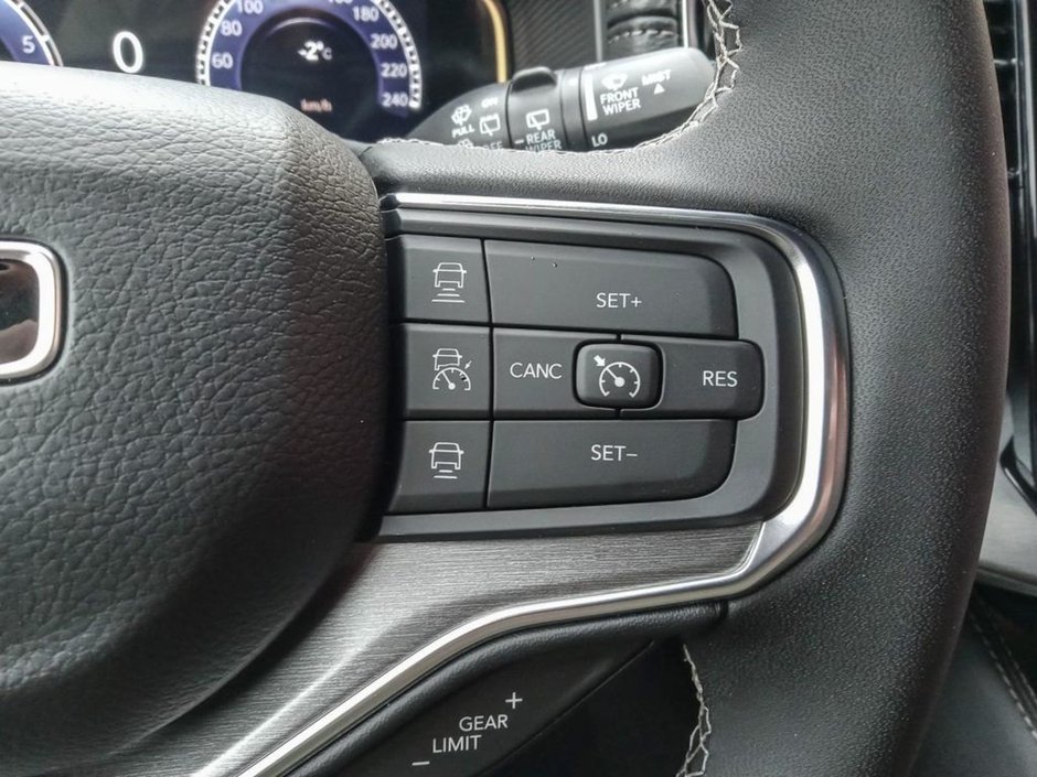 2024 Jeep Wagoneer L SERIES II CARBIDE IN BRIGHT WHITE EQUIPPED WITH A 3.0L TWIN TURBO I6 , 4X4 , 8SPD AUTO , 22INVH RIMS , FLEX SEATING GROUP , THRE-15