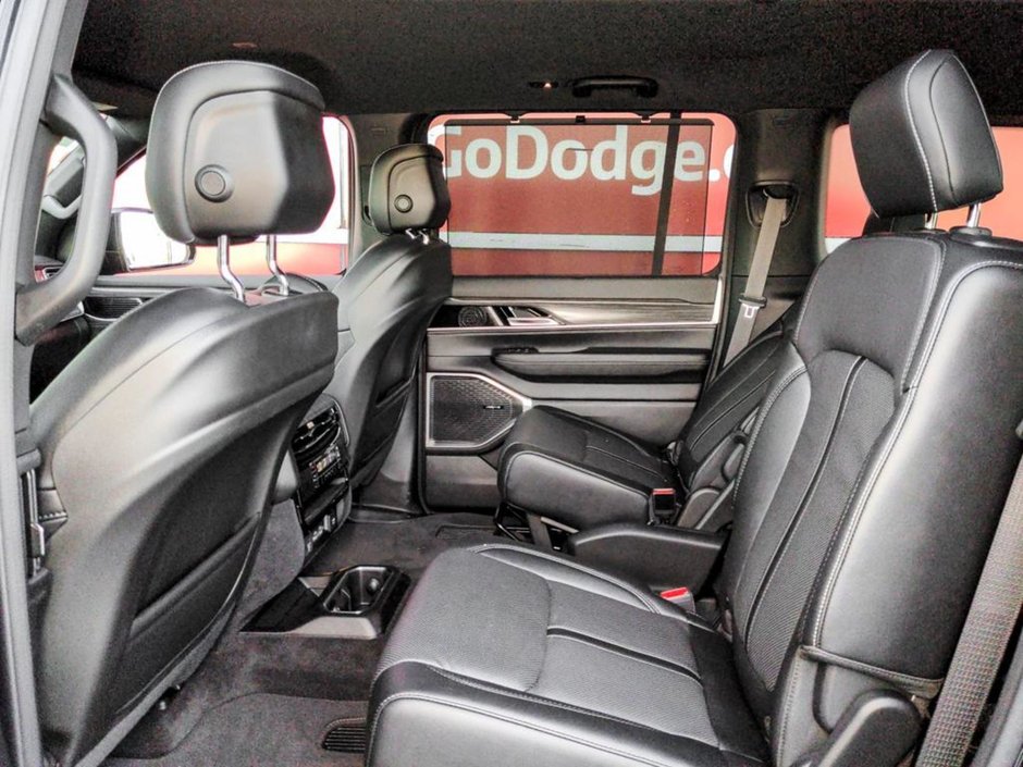 2023 Jeep WAGONEER Series III, 3.0L I6 HURRICAN TWIN TURBO, QUADRA-LIFT AIR SUSPENSION, SURROUND VIEW CAMERA SYSTEM, ADAPTIVE CRUISE W/ STOP'N'GO,-25