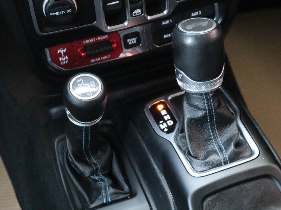 2022 Jeep Wrangler 4xe UNLIMITED RUBICON 4XE IN GRANITE METALLIC EQUIPPED WITH A 2.0L TURBO I4 PHEV , 4X4 , 8SPD TF AUTO , SAFETY GROUP , OFF ROAD CAM-26