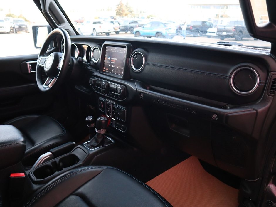 2022 Jeep Wrangler 4xe UNLIMITED RUBICON 4XE IN GRANITE METALLIC EQUIPPED WITH A 2.0L TURBO I4 PHEV , 4X4 , 8SPD TF AUTO , SAFETY GROUP , OFF ROAD CAM-22