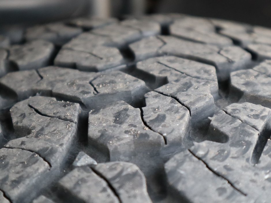 2022 Jeep Wrangler 4xe UNLIMITED RUBICON 4XE IN GRANITE METALLIC EQUIPPED WITH A 2.0L TURBO I4 PHEV , 4X4 , 8SPD TF AUTO , SAFETY GROUP , OFF ROAD CAM-4