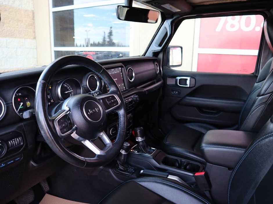 2022 Jeep Wrangler 4xe UNLIMITED RUBICON 4XE IN GRANITE METALLIC EQUIPPED WITH A 2.0L TURBO I4 PHEV , 4X4 , 8SPD TF AUTO , SAFETY GROUP , OFF ROAD CAM-15
