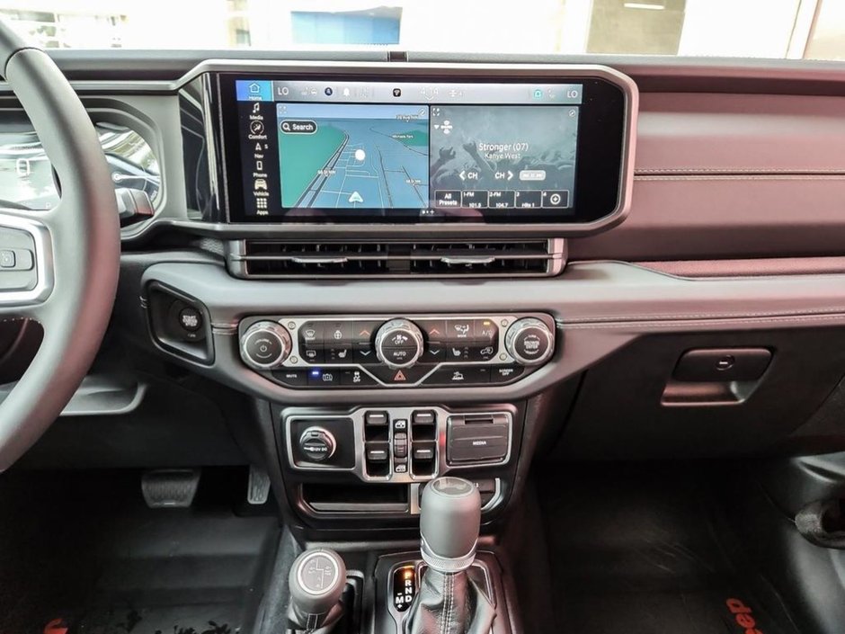 2024 Jeep Wrangler 4xe SAHARA, 2L I-4 TURBO PHEV, 12.3 UCONNECT 5 W/ NAV, ALPINE PREMIUM AUDIO, REMOTE START, ADAPTIVE CRUISE, FRNT HTD SEATS & STEERIN-18