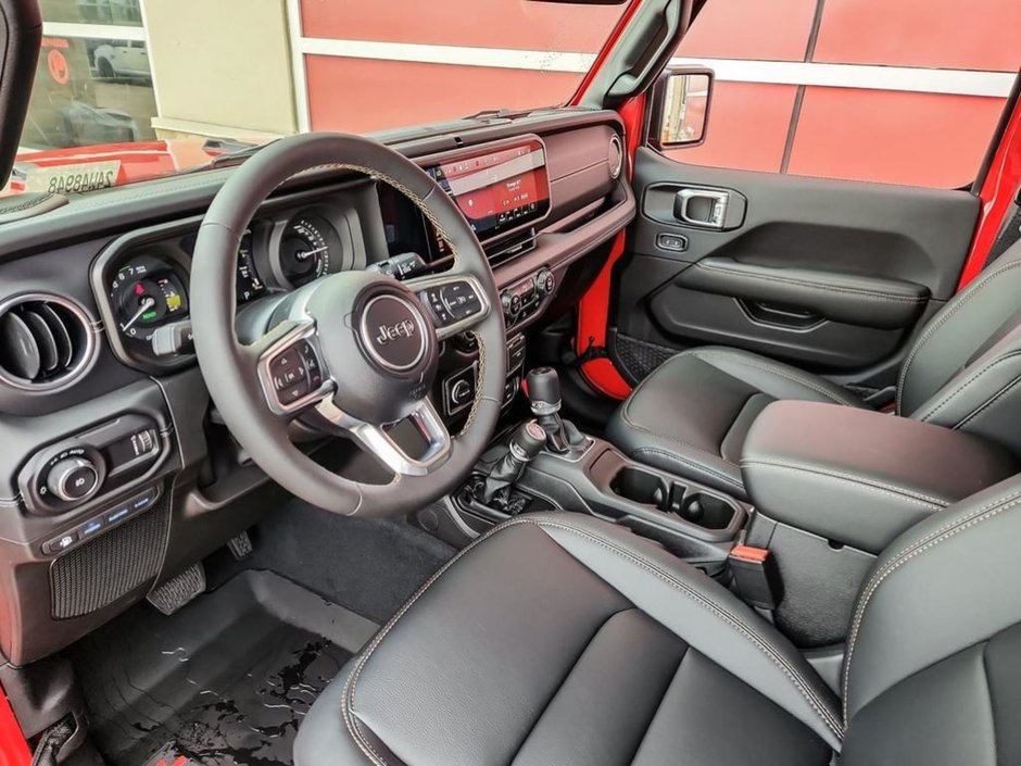 2024 Jeep Wrangler 4xe SAHARA, 2L I-4 TURBO PHEV, 12.3 UCONNECT 5 W/ NAV, ALPINE PREMIUM AUDIO, REMOTE START, ADAPTIVE CRUISE, FRNT HTD SEATS & STEERIN-12