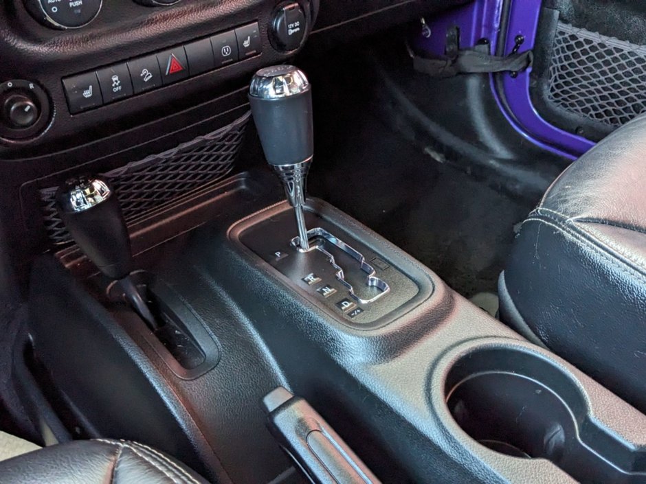 2018 Jeep WRANGLER JK UNLIMITED UNLIMITED SAHARA IN XTREME PURPLE PEARL EQUIPPED WITH A 3.6L V6 , 4X4 , 5SPD AUTO , NAV , 18INCH RIMS , REMOTE START , HARDTOP ,-15