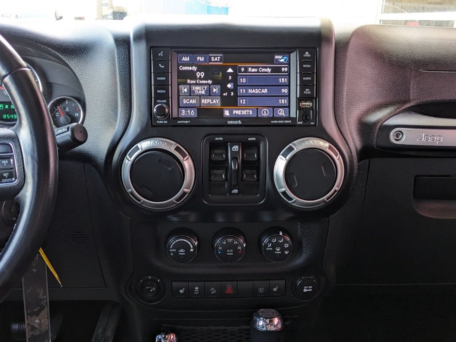 2018 Jeep WRANGLER JK UNLIMITED UNLIMITED SAHARA IN XTREME PURPLE PEARL EQUIPPED WITH A 3.6L V6 , 4X4 , 5SPD AUTO , NAV , 18INCH RIMS , REMOTE START , HARDTOP ,-17