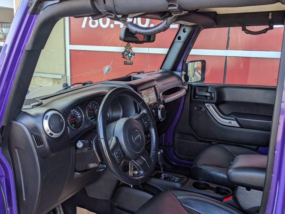 2018 Jeep WRANGLER JK UNLIMITED UNLIMITED SAHARA IN XTREME PURPLE PEARL EQUIPPED WITH A 3.6L V6 , 4X4 , 5SPD AUTO , NAV , 18INCH RIMS , REMOTE START , HARDTOP ,-8
