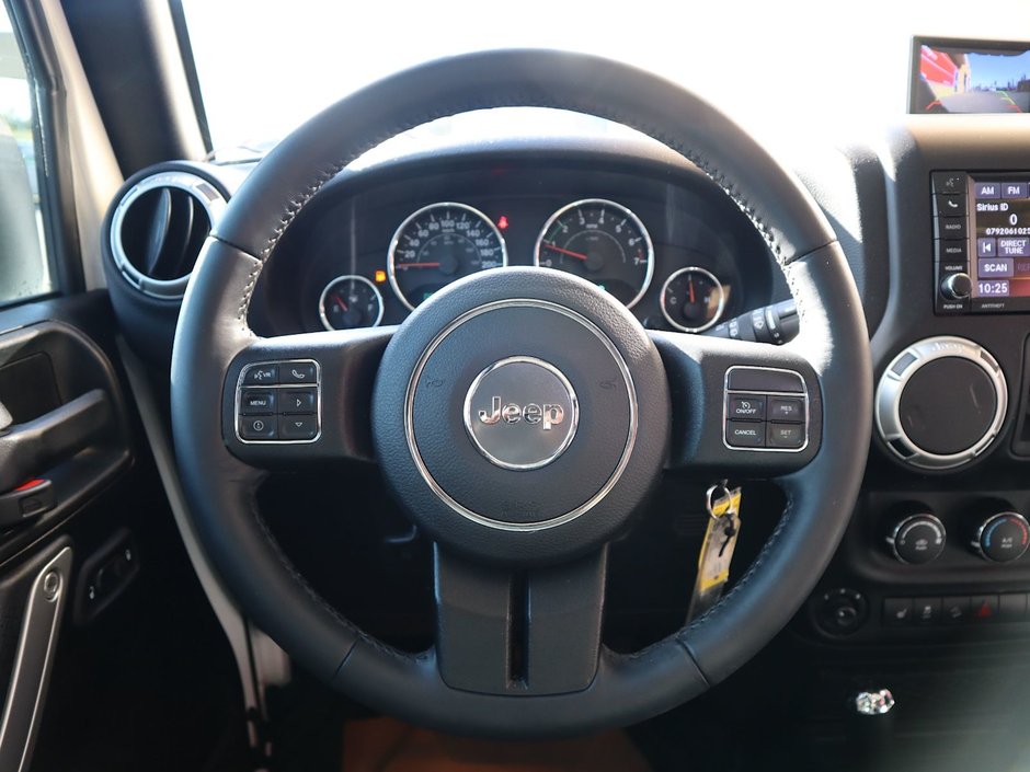 2018 Jeep WRANGLER JK UNLIMITED UNLIMITED SAHARA IN BRIGHT WHITE EQUIPPED WITH A 3.6L V6 , 4X4 , 5SPD AUTO , 18INCH RIMS , REMOTE START , NAV , ANTI SPIN DIFF ,-24