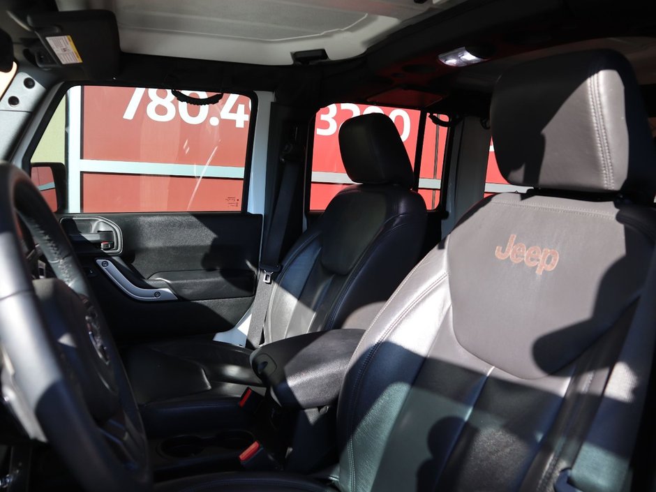 2018 Jeep WRANGLER JK UNLIMITED UNLIMITED SAHARA IN BRIGHT WHITE EQUIPPED WITH A 3.6L V6 , 4X4 , 5SPD AUTO , 18INCH RIMS , REMOTE START , NAV , ANTI SPIN DIFF ,-16