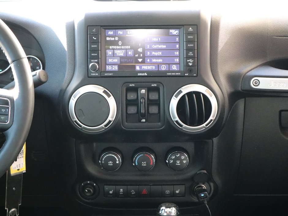 2018 Jeep WRANGLER JK UNLIMITED UNLIMITED SAHARA IN BRIGHT WHITE EQUIPPED WITH A 3.6L V6 , 4X4 , 5SPD AUTO , 18INCH RIMS , REMOTE START , NAV , ANTI SPIN DIFF ,-22