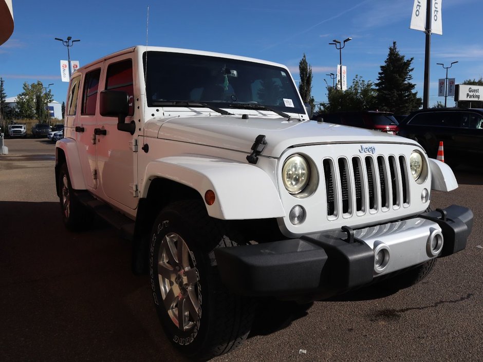 2018 Jeep WRANGLER JK UNLIMITED UNLIMITED SAHARA IN BRIGHT WHITE EQUIPPED WITH A 3.6L V6 , 4X4 , 5SPD AUTO , 18INCH RIMS , REMOTE START , NAV , ANTI SPIN DIFF ,-11