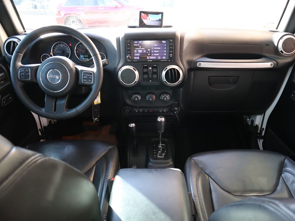 2018 Jeep WRANGLER JK UNLIMITED UNLIMITED SAHARA IN BRIGHT WHITE EQUIPPED WITH A 3.6L V6 , 4X4 , 5SPD AUTO , 18INCH RIMS , REMOTE START , NAV , ANTI SPIN DIFF ,-21