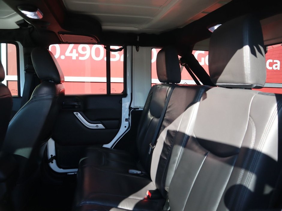 2018 Jeep WRANGLER JK UNLIMITED UNLIMITED SAHARA IN BRIGHT WHITE EQUIPPED WITH A 3.6L V6 , 4X4 , 5SPD AUTO , 18INCH RIMS , REMOTE START , NAV , ANTI SPIN DIFF ,-18