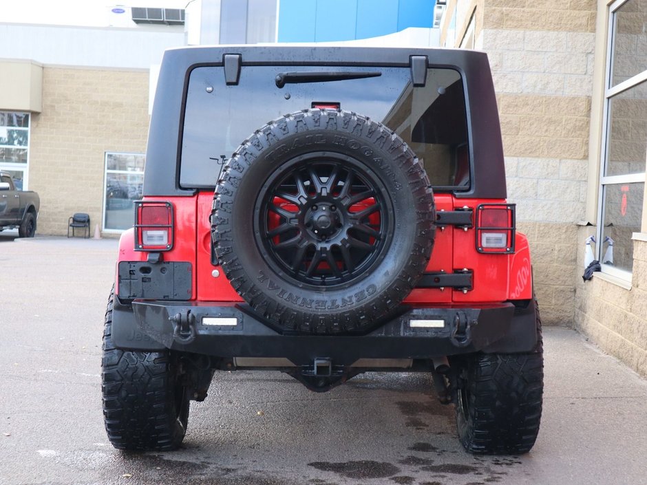 2018 Jeep WRANGLER JK UNLIMITED UNLIMITED SAHARA IN FIRECRACKER RED EQUIPPED WITH A 3.6L V6 , 4X4 , 5SPD AUTO , REMOTE START , AC , HEATED FRONT SEATS , NAV , C-8