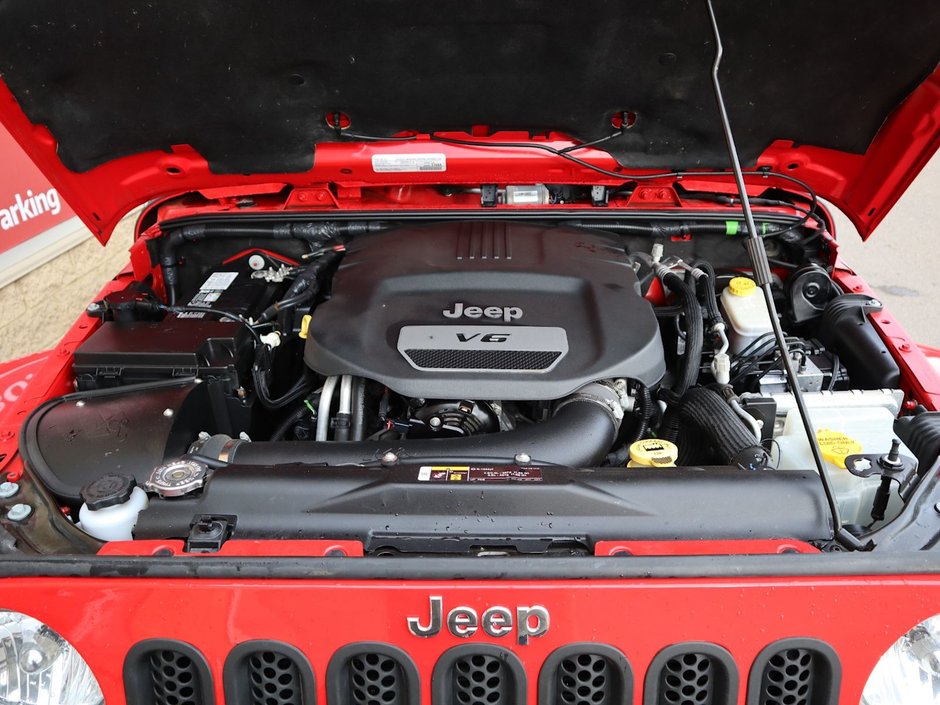 2018 Jeep WRANGLER JK UNLIMITED UNLIMITED SAHARA IN FIRECRACKER RED EQUIPPED WITH A 3.6L V6 , 4X4 , 5SPD AUTO , REMOTE START , AC , HEATED FRONT SEATS , NAV , C-29