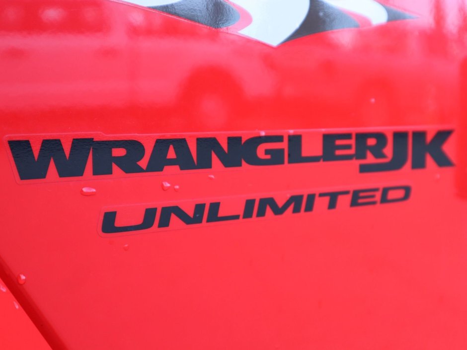 2018 Jeep WRANGLER JK UNLIMITED UNLIMITED SAHARA IN FIRECRACKER RED EQUIPPED WITH A 3.6L V6 , 4X4 , 5SPD AUTO , REMOTE START , AC , HEATED FRONT SEATS , NAV , C-13