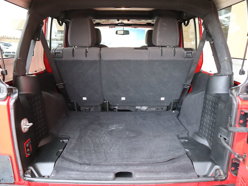 2018 Jeep WRANGLER JK UNLIMITED UNLIMITED SAHARA IN FIRECRACKER RED EQUIPPED WITH A 3.6L V6 , 4X4 , 5SPD AUTO , REMOTE START , AC , HEATED FRONT SEATS , NAV , C-20