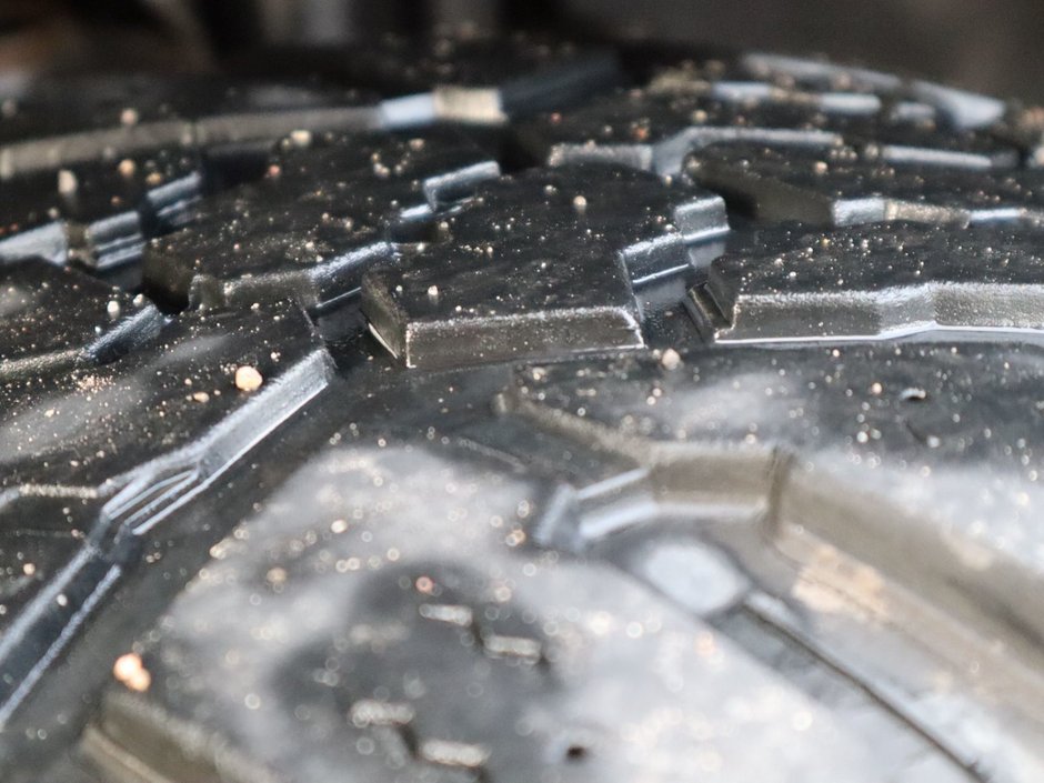 2018 Jeep WRANGLER JK UNLIMITED UNLIMITED SAHARA IN FIRECRACKER RED EQUIPPED WITH A 3.6L V6 , 4X4 , 5SPD AUTO , REMOTE START , AC , HEATED FRONT SEATS , NAV , C-5