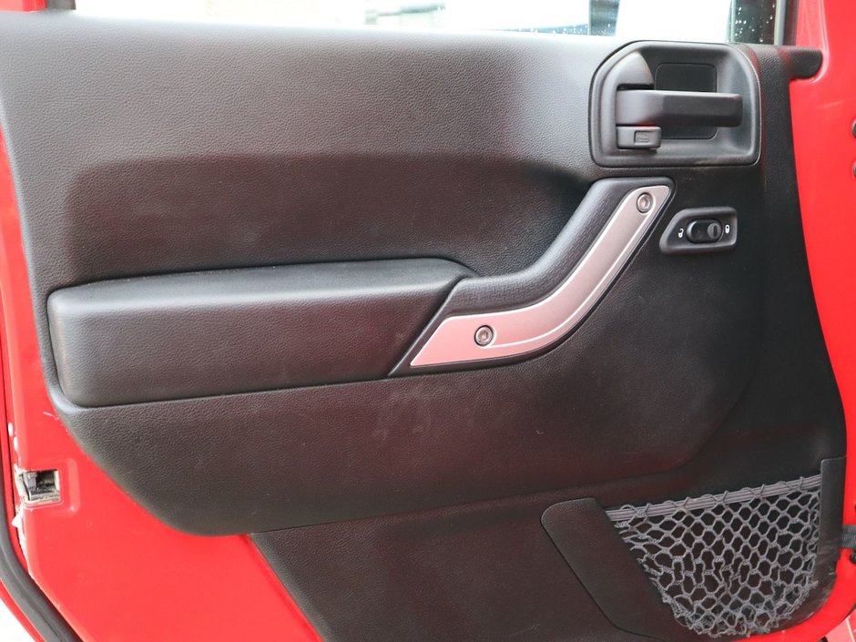 2018 Jeep WRANGLER JK UNLIMITED UNLIMITED SAHARA IN FIRECRACKER RED EQUIPPED WITH A 3.6L V6 , 4X4 , 5SPD AUTO , REMOTE START , AC , HEATED FRONT SEATS , NAV , C-15