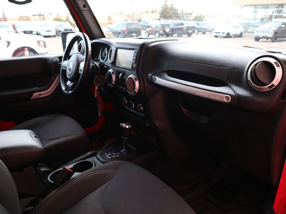 2018 Jeep WRANGLER JK UNLIMITED UNLIMITED SAHARA IN FIRECRACKER RED EQUIPPED WITH A 3.6L V6 , 4X4 , 5SPD AUTO , REMOTE START , AC , HEATED FRONT SEATS , NAV , C-21