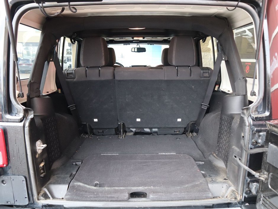 2015 Jeep Wrangler Unlimited UNLIMITED SAHARA IN BLACK EQUIPPED WITH A 3.6L V6 , 4X4 , AUTO TRANSMISSION , 18INCH RIMS , REMOTE START , NAV , HEATED FRONT SE-20