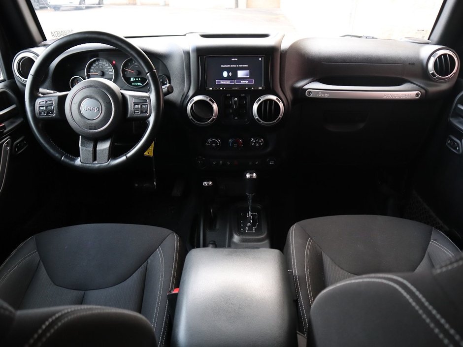 2015 Jeep Wrangler Unlimited UNLIMITED SAHARA IN BLACK EQUIPPED WITH A 3.6L V6 , 4X4 , AUTO TRANSMISSION , 18INCH RIMS , REMOTE START , NAV , HEATED FRONT SE-23