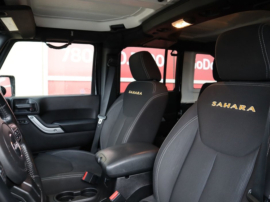 2015 Jeep Wrangler Unlimited UNLIMITED SAHARA IN BLACK EQUIPPED WITH A 3.6L V6 , 4X4 , AUTO TRANSMISSION , 18INCH RIMS , REMOTE START , NAV , HEATED FRONT SE-16