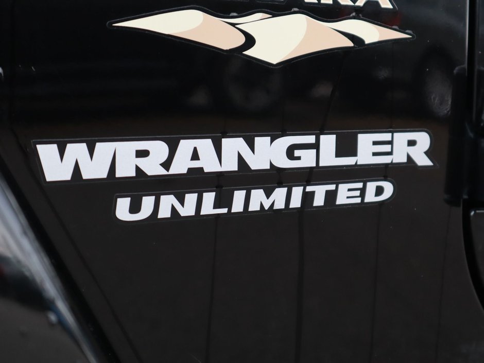 2015 Jeep Wrangler Unlimited UNLIMITED SAHARA IN BLACK EQUIPPED WITH A 3.6L V6 , 4X4 , AUTO TRANSMISSION , 18INCH RIMS , REMOTE START , NAV , HEATED FRONT SE-13