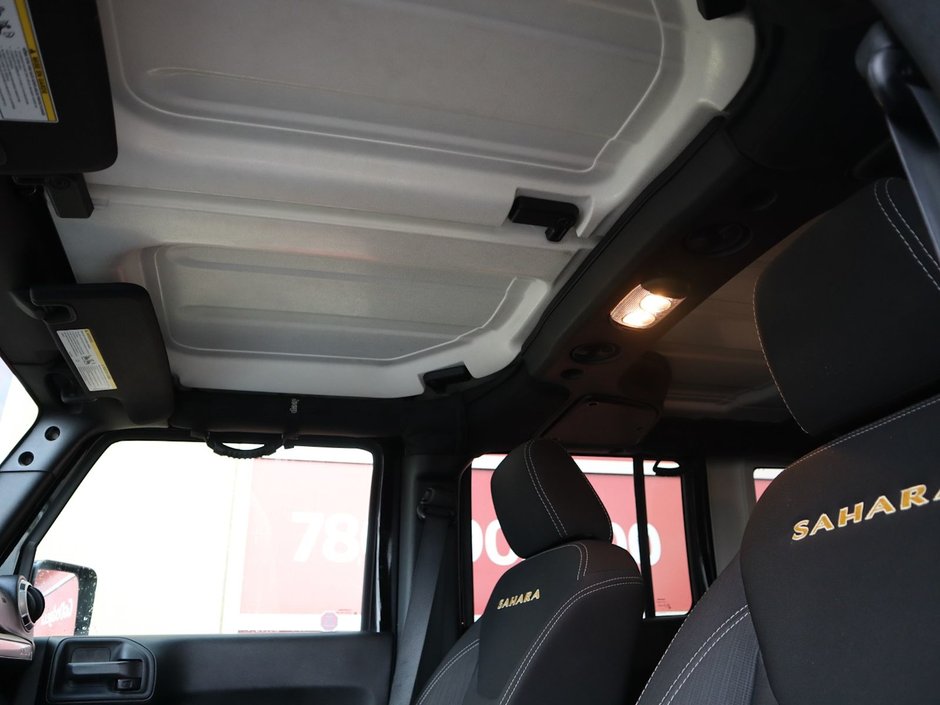 2015 Jeep Wrangler Unlimited UNLIMITED SAHARA IN BLACK EQUIPPED WITH A 3.6L V6 , 4X4 , AUTO TRANSMISSION , 18INCH RIMS , REMOTE START , NAV , HEATED FRONT SE-18