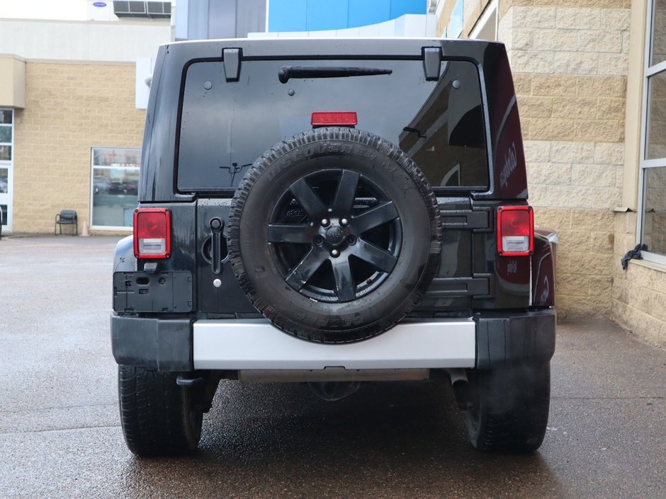 2015 Jeep Wrangler Unlimited UNLIMITED SAHARA IN BLACK EQUIPPED WITH A 3.6L V6 , 4X4 , AUTO TRANSMISSION , 18INCH RIMS , REMOTE START , NAV , HEATED FRONT SE-8