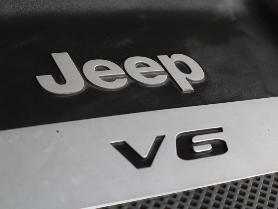 2015 Jeep Wrangler Unlimited UNLIMITED SAHARA IN BLACK EQUIPPED WITH A 3.6L V6 , 4X4 , AUTO TRANSMISSION , 18INCH RIMS , REMOTE START , NAV , HEATED FRONT SE-29