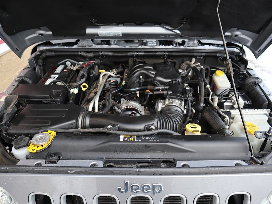 2017 Jeep Wrangler Unlimited UNLIMITED SAHARA IN BILLET METALLIC EQUIPPED WITH A 3.6L V6 , 4X4 , 5SPD AUTO , TRAILER TOW , LED LIGHTING , CONNECTIVITY GROUP-25