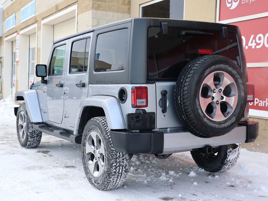 2017 Jeep Wrangler Unlimited UNLIMITED SAHARA IN BILLET METALLIC EQUIPPED WITH A 3.6L V6 , 4X4 , 5SPD AUTO , TRAILER TOW , LED LIGHTING , CONNECTIVITY GROUP-7