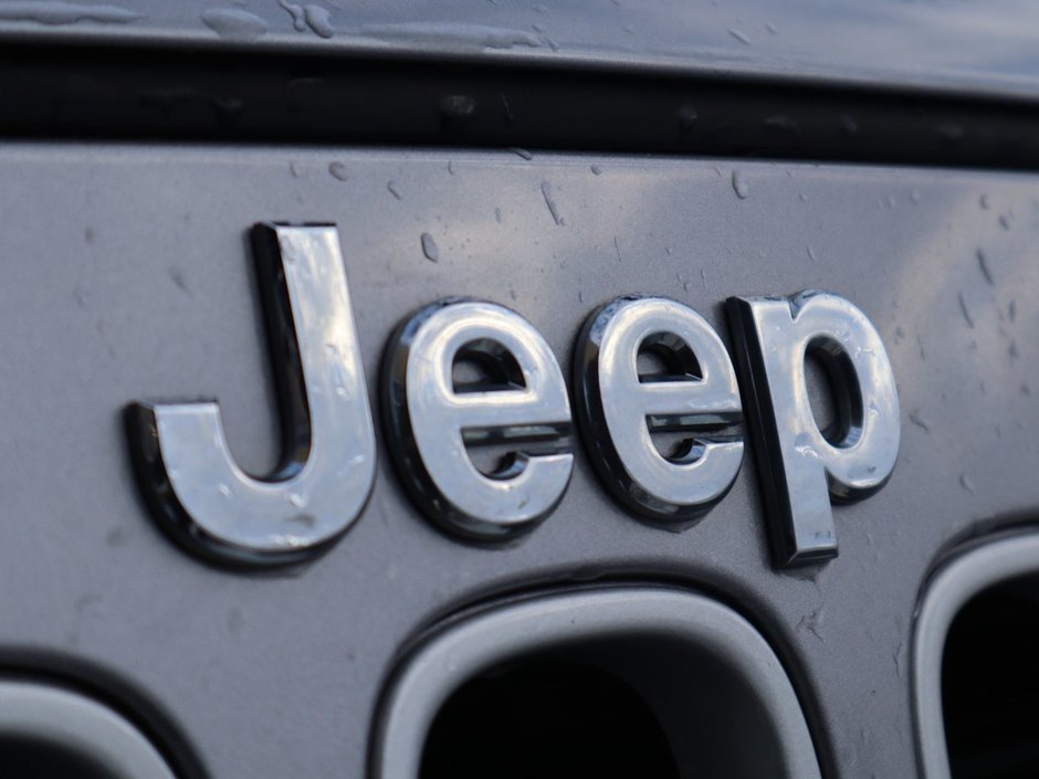 2017 Jeep Wrangler Unlimited UNLIMITED SAHARA IN BILLET METALLIC EQUIPPED WITH A 3.6L V6 , 4X4 , 5SPD AUTO , TRAILER TOW , LED LIGHTING , CONNECTIVITY GROUP-2