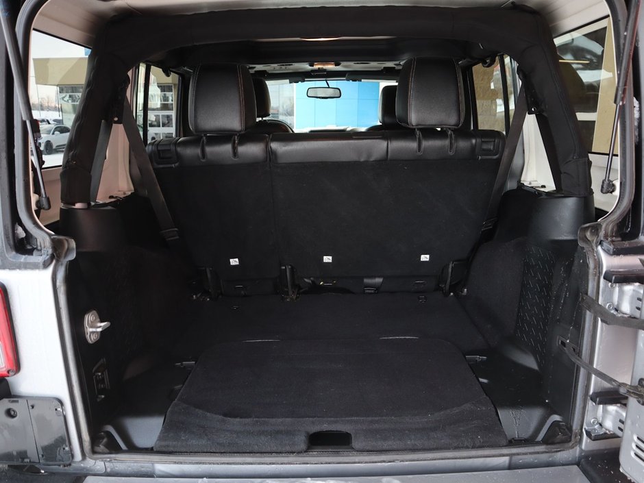 2017 Jeep Wrangler Unlimited UNLIMITED SAHARA IN BILLET METALLIC EQUIPPED WITH A 3.6L V6 , 4X4 , 5SPD AUTO , TRAILER TOW , LED LIGHTING , CONNECTIVITY GROUP-19